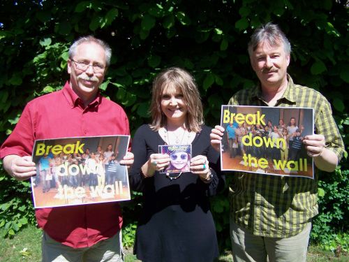 Uwe Witte, Kimberley McLean und Burkhard Grahe Musikschulleiter Uwe Witte, Projektleiterin Kimberley McLean, Fördervereinsvorsitzender Burkhard Grahe